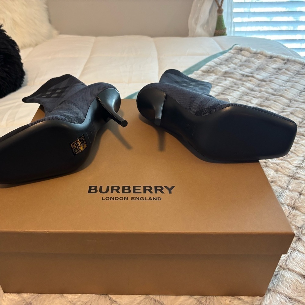 authentic Burberry dolman, booties in grey size 39.5 - Picture 5 of 9